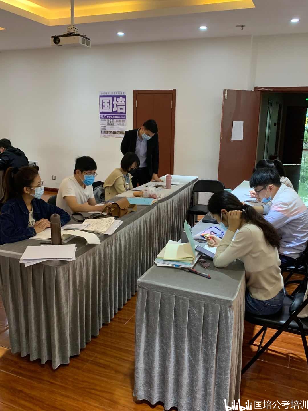 引導青年樹立正確婚戀觀，提升婚姻介紹服務質量——2022安徽蕪湖公務員面試熱點解析